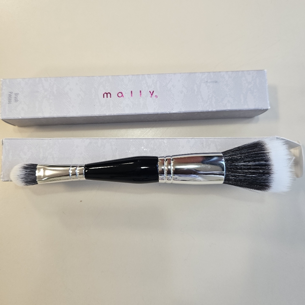 Mally Beauty Dual-Ended Makeup Brush - Black and Silver